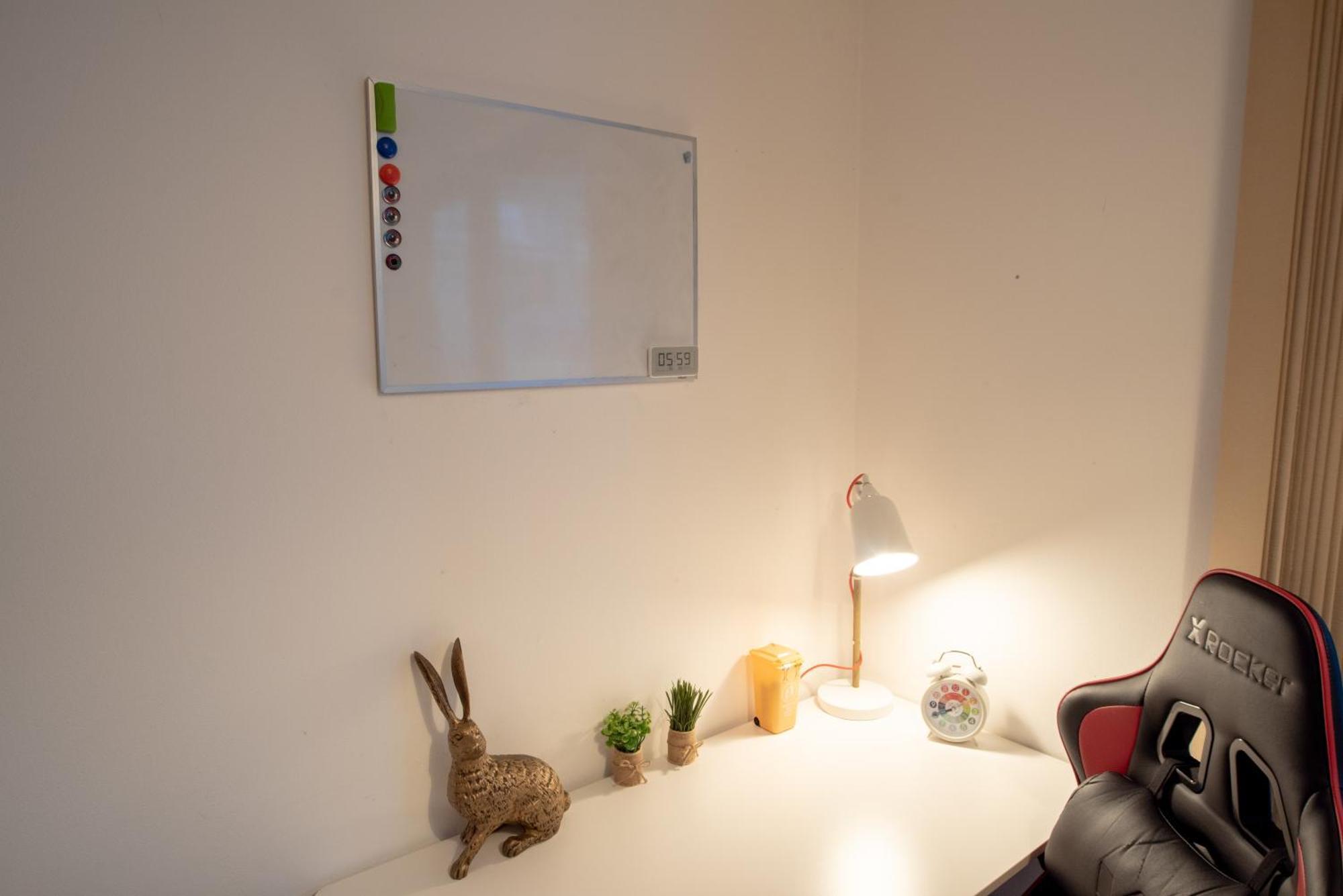 Spacious 1 Bed Apartment With Workspace, Coffee & Free Secure Parking Бирмингем Экстерьер фото