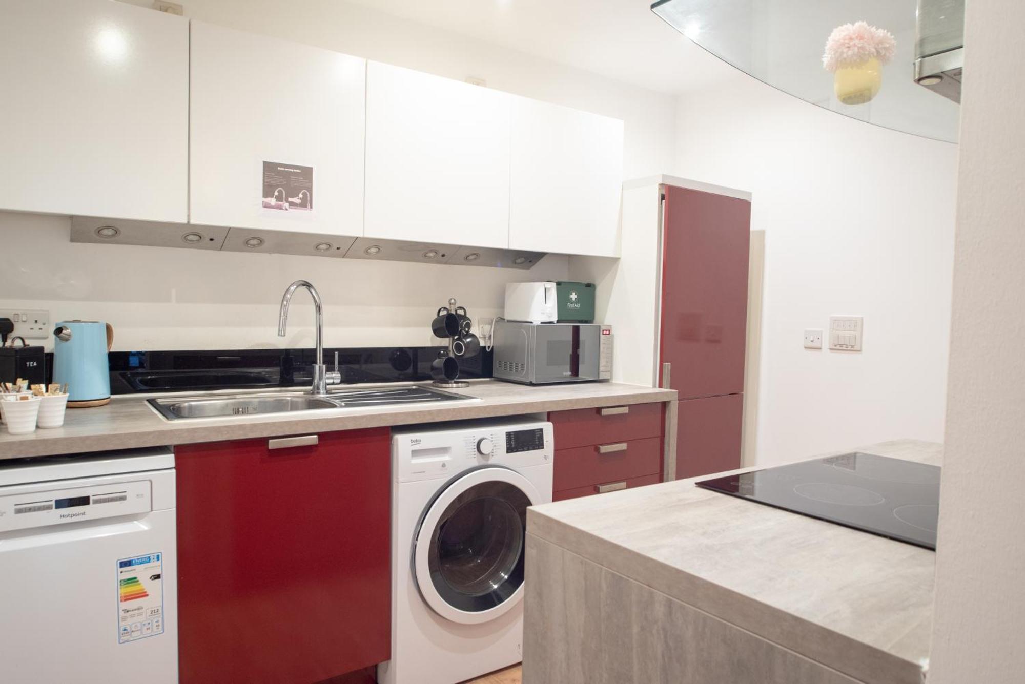 Spacious 1 Bed Apartment With Workspace, Coffee & Free Secure Parking Бирмингем Экстерьер фото
